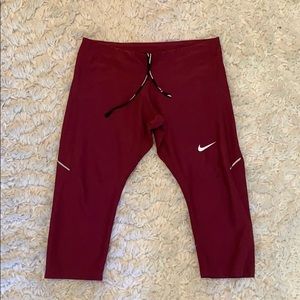 Nike maroon cropped leggings